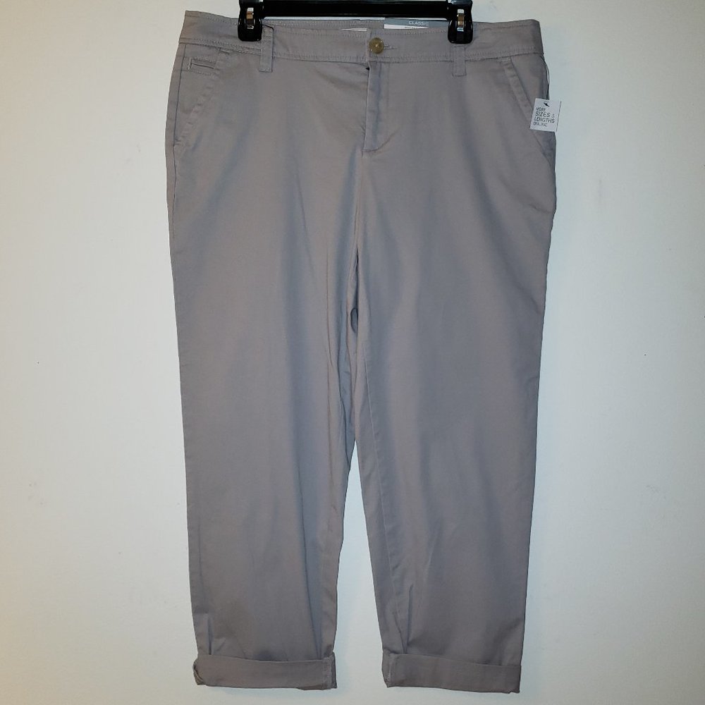 (NWT) Liz Claiborne Classic Gray Twill Capri Pants. Size 12.